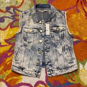 NWT Romeo and Juliet Couture Distressed Denim Vest